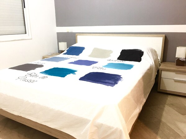 Luksushuoneisto, 1 makuuhuone, terassi | 1 makuuhuone, ylelliset vuodevaatteet, silitysrauta/-lauta