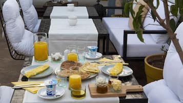 Petit déjeuner complet compris tous les jours