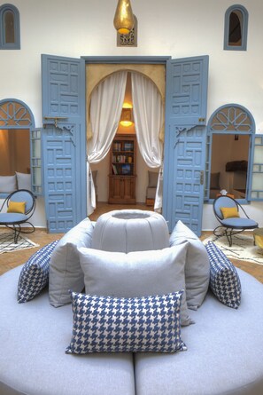 Courtyard - Riad Amaris (Rabat)