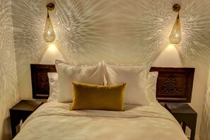 Cunas gratuitas, wifi gratis, ropa de cama