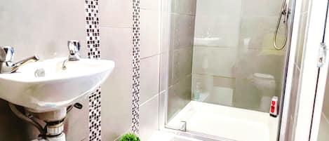 House, 5 Bedrooms | Bathroom