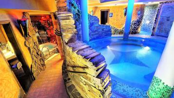 Couples treatment rooms, body treatments, hydrotherapy, aromatherapy