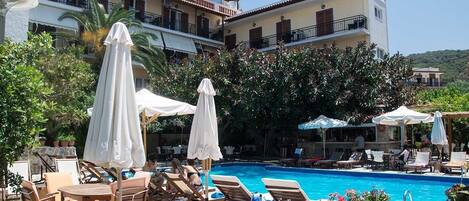 Outdoor pool, pool umbrellas, sun loungers