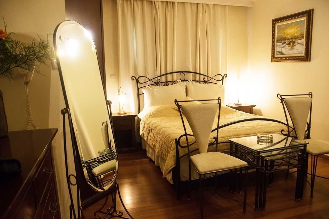Minibar, in-room safe, desk, iron/ironing board
