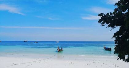 Charming Lipe Beach Resort