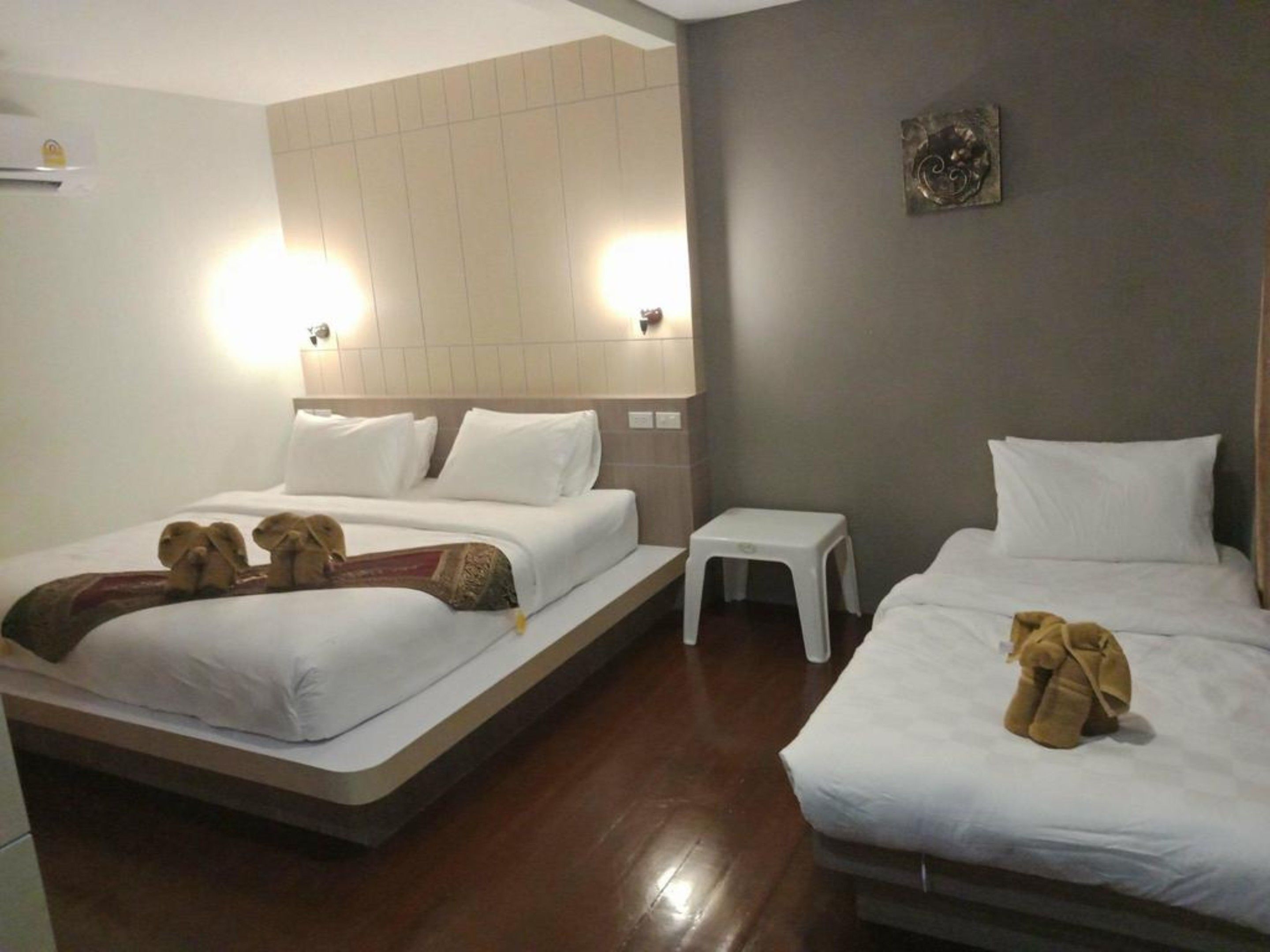 In-room safe, free WiFi, bed sheets