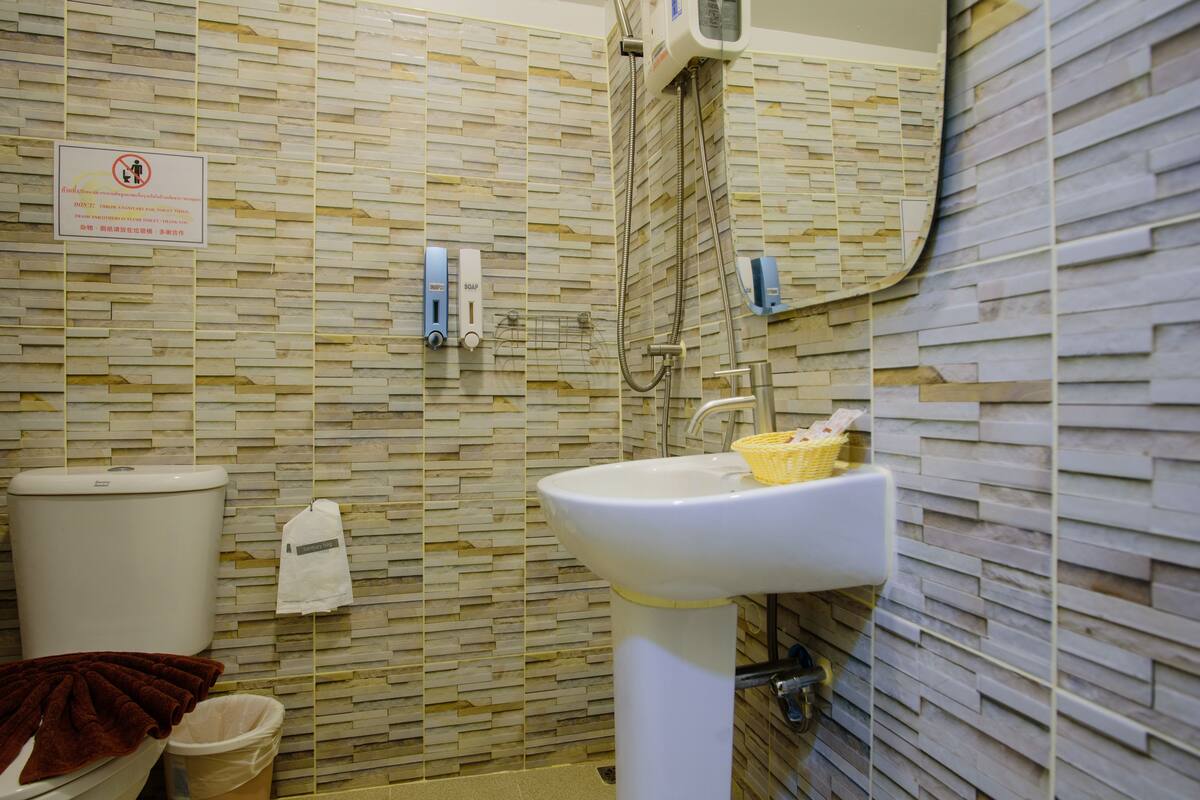 superior room | bathroom | shower, free toiletries, hair dryer, slippers