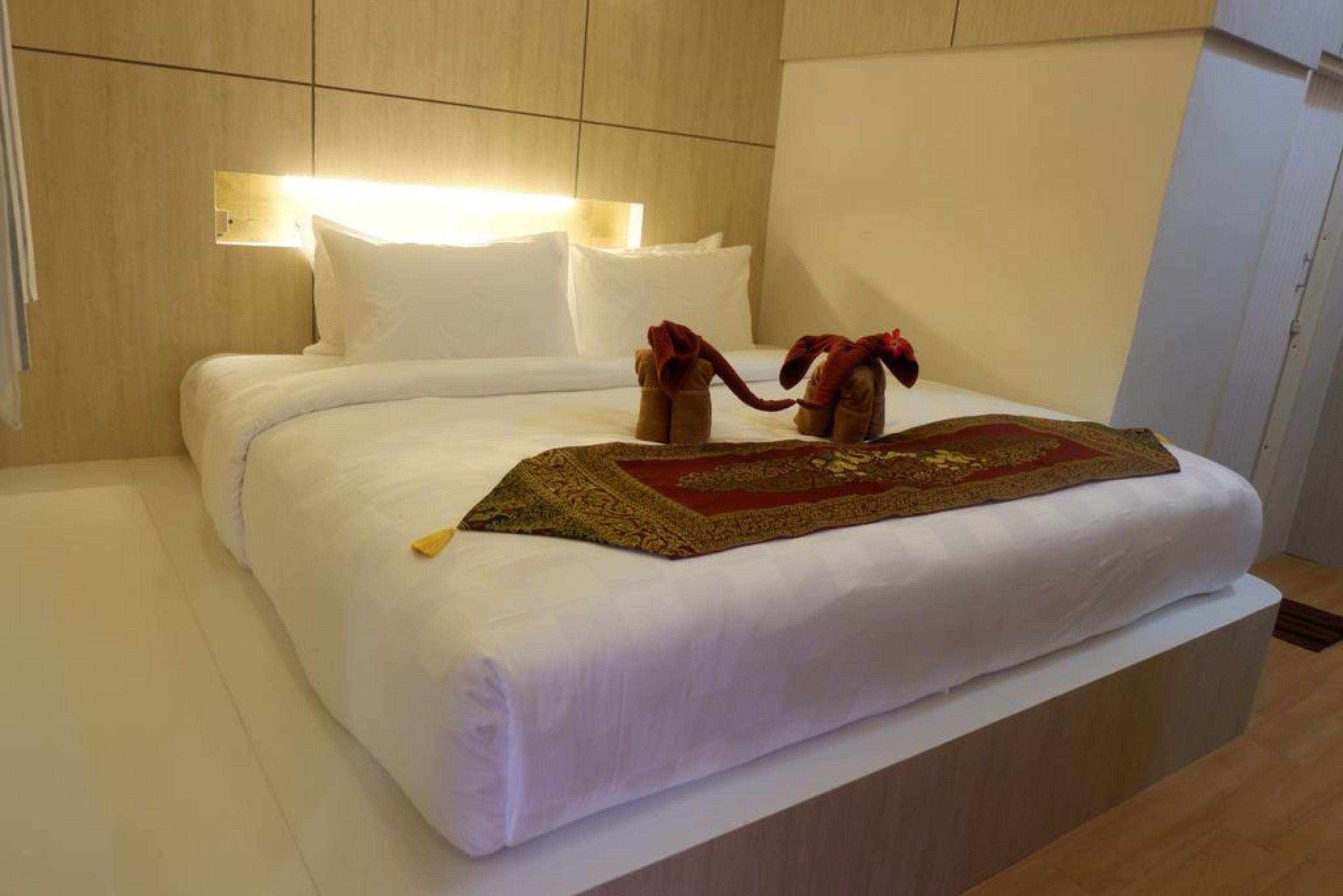 In-room safe, free WiFi, bed sheets