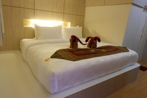 In-room safe, free WiFi, bed sheets -  Charming Lipe Beach Resort (Koh Lipe)