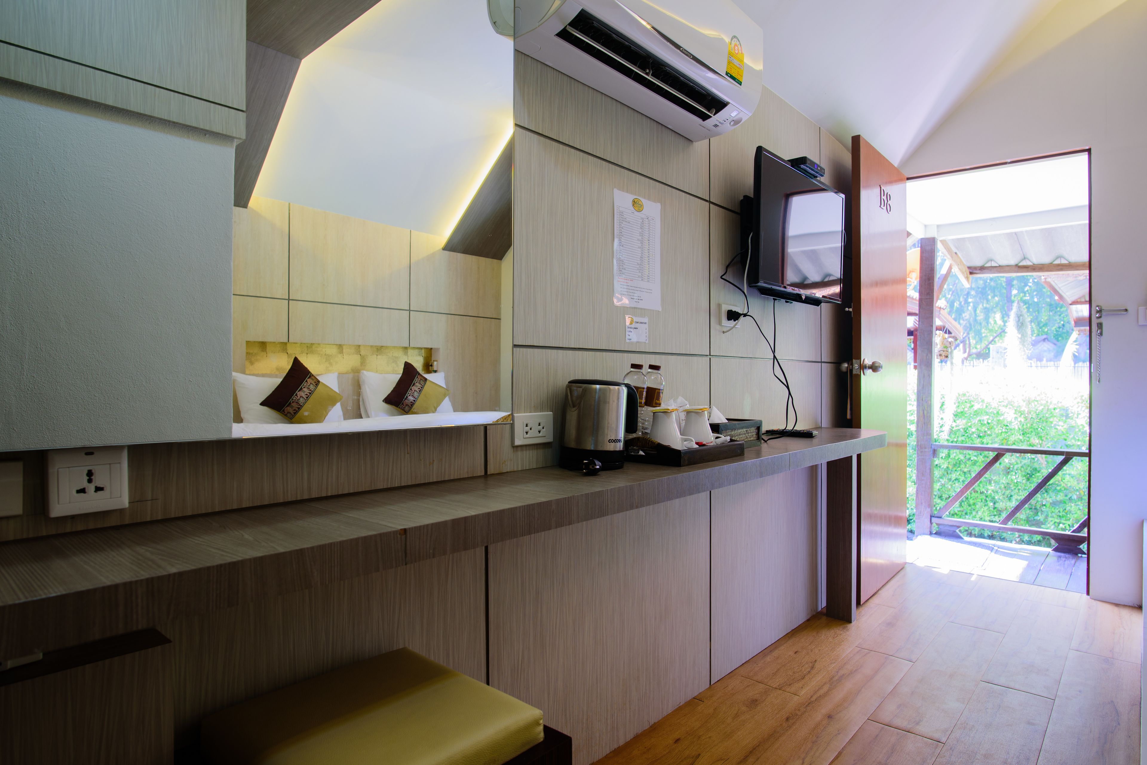 superior room | in-room safe, free wifi, bed sheets