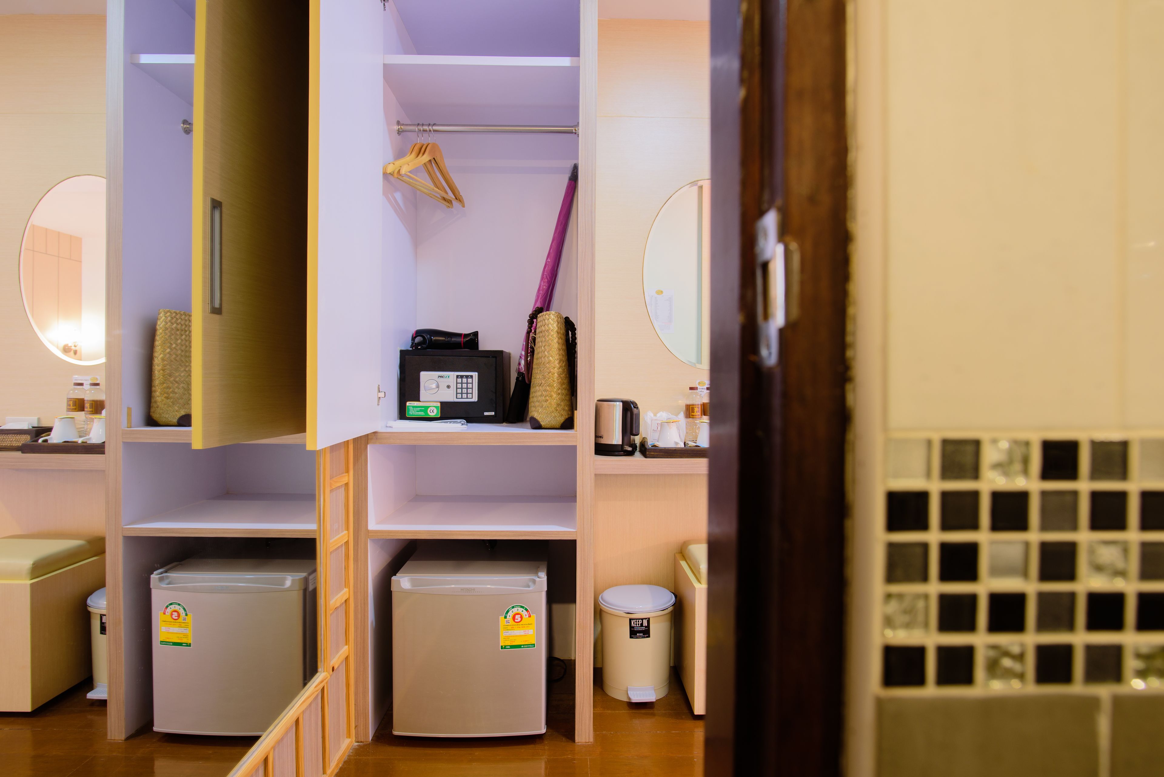 deluxe room | in-room safe, free wifi, bed sheets