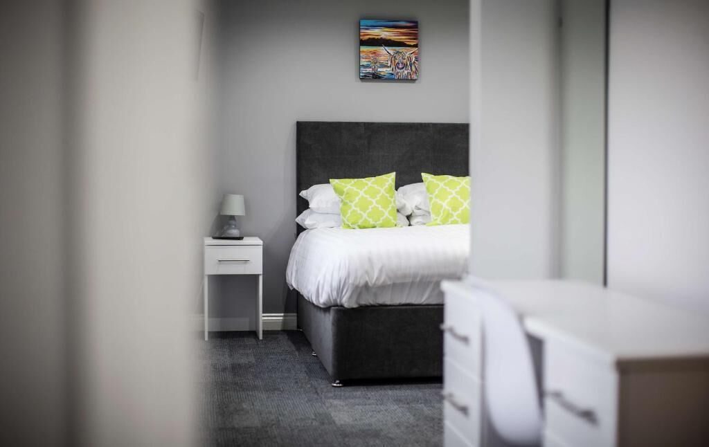 Sviitti | Työpöytä, silitysrauta/-lauta, ilmainen Wi-Fi, vuodevaatteet