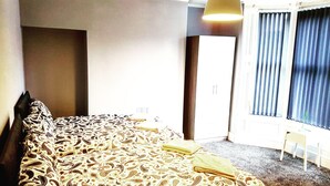 House, 5 Bedrooms | 5 bedrooms, iron/ironing board, free cots/infant beds, free WiFi - Castlewood Townhouse (Liverpool)