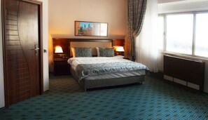 Premium bedding, in-room safe, desk, blackout drapes - Marine Inn Hotel Baku (Baku)