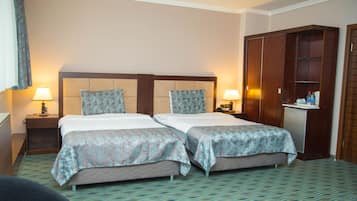 Quarto duplo luxo, vista para o mar | 2 quartos, roupas de cama premium, cofres nos quartos, escrivaninha