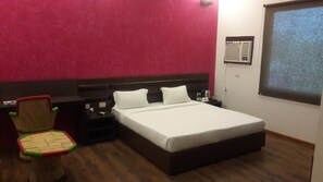 Chambre Deluxe, 1 très grand lit, fumeur
