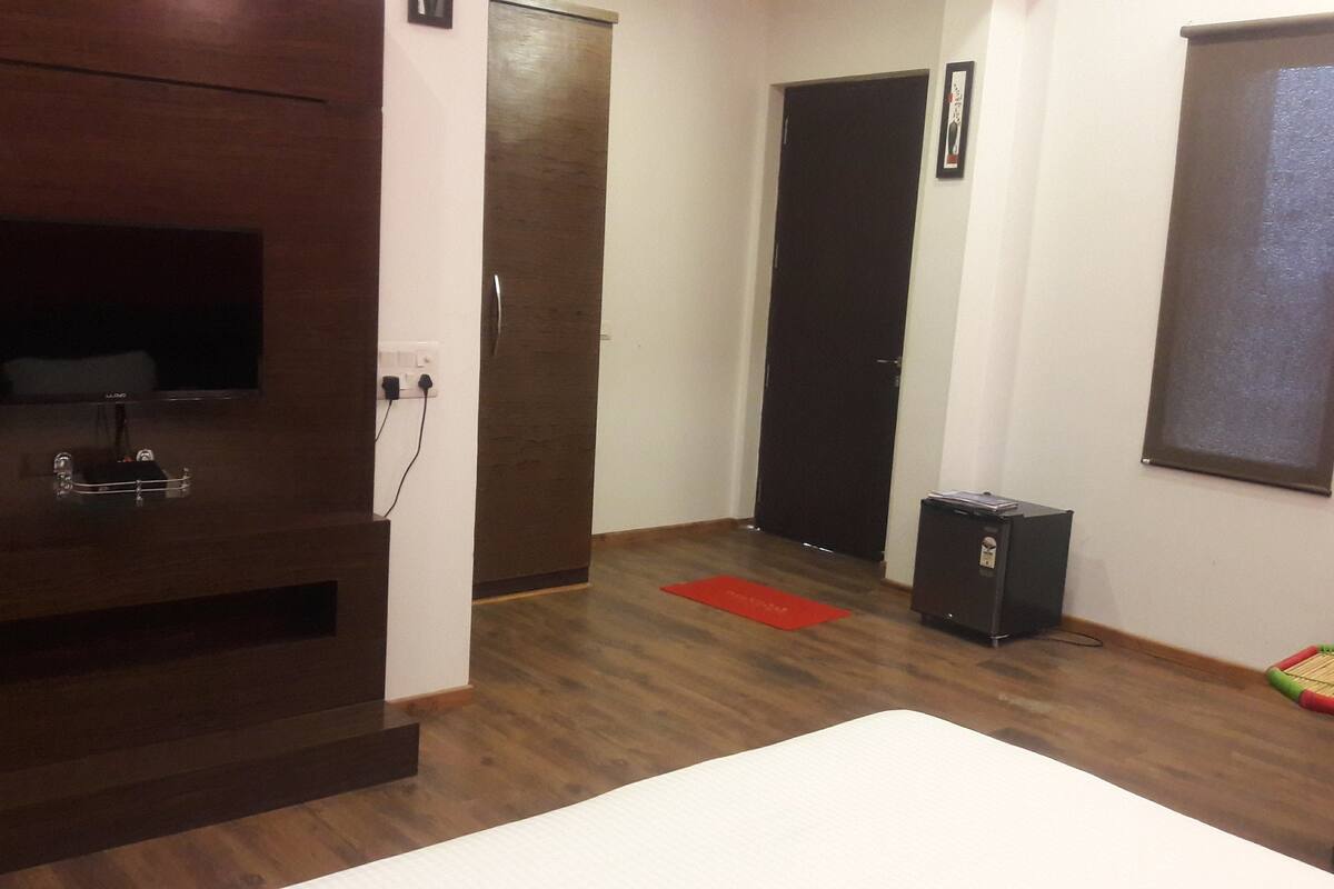 Chambre Deluxe, 1 très grand lit, fumeur