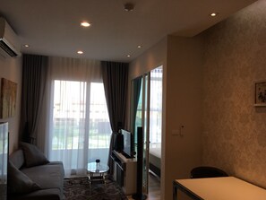 Deluxe Apartment | Living area