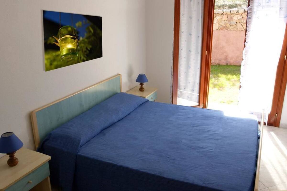 Free cots/infant beds, bed sheets