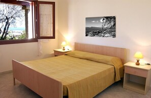 Free cots/infant beds, bed sheets - Residence Miriacheddu (San Teodoro)