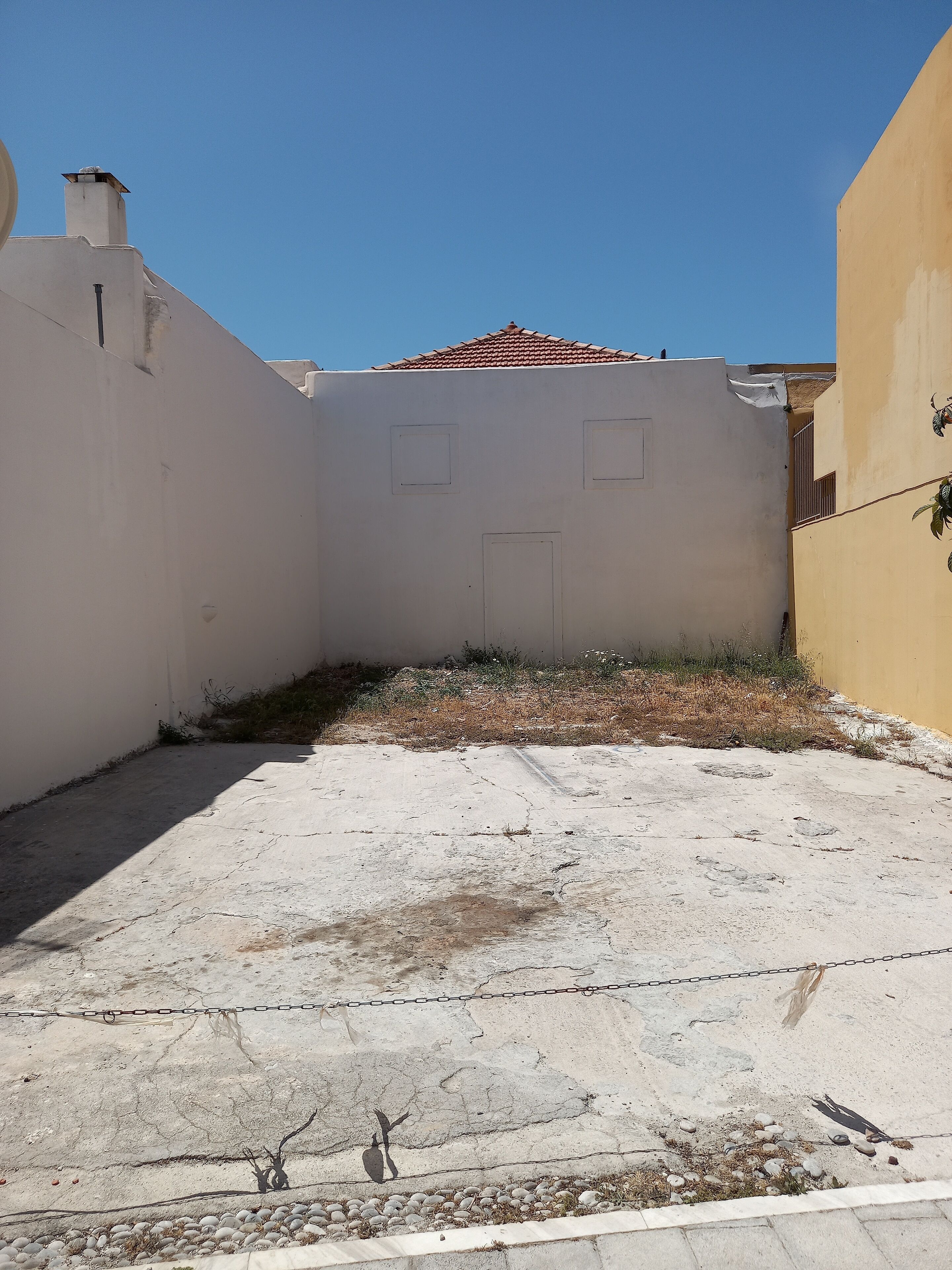 Foto - The red door in Koskinou