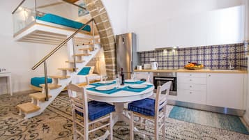 Casa tradicional, 2 quartos | Área de estar | TV de tela plana 43 polegadas com canais a cabo, smart TV