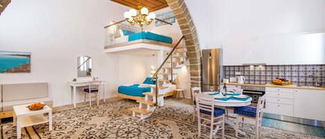 Traditional House, 2 Bedrooms | Living area