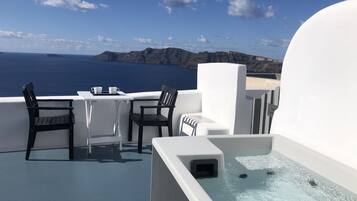 Traditional Apartment, Jetted Tub (Caldera View) | Teres/patio