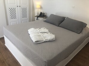 Traditional Studio, Jetted Tub (Caldera View)