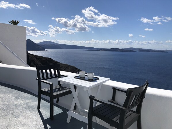 Traditional Apartment, Jetted Tub (Caldera View) | Terrace/patio