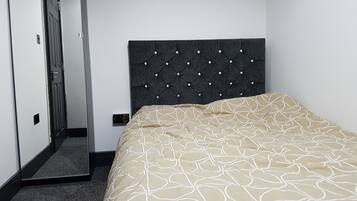 House, 5 Bedrooms | 6 bedrooms, iron/ironing board, free cribs/infant beds, free WiFi