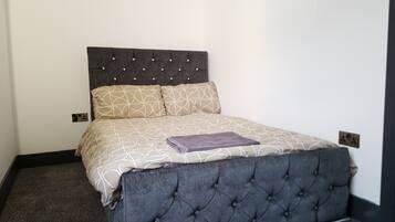 6 bedrooms, iron/ironing board, free cots/infant beds, free WiFi