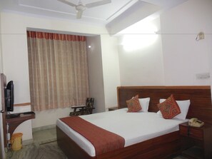 Deluxe Room | 1 bedroom, desk, rollaway beds, free wired Internet - Konark Palace hotel (Jaipur)