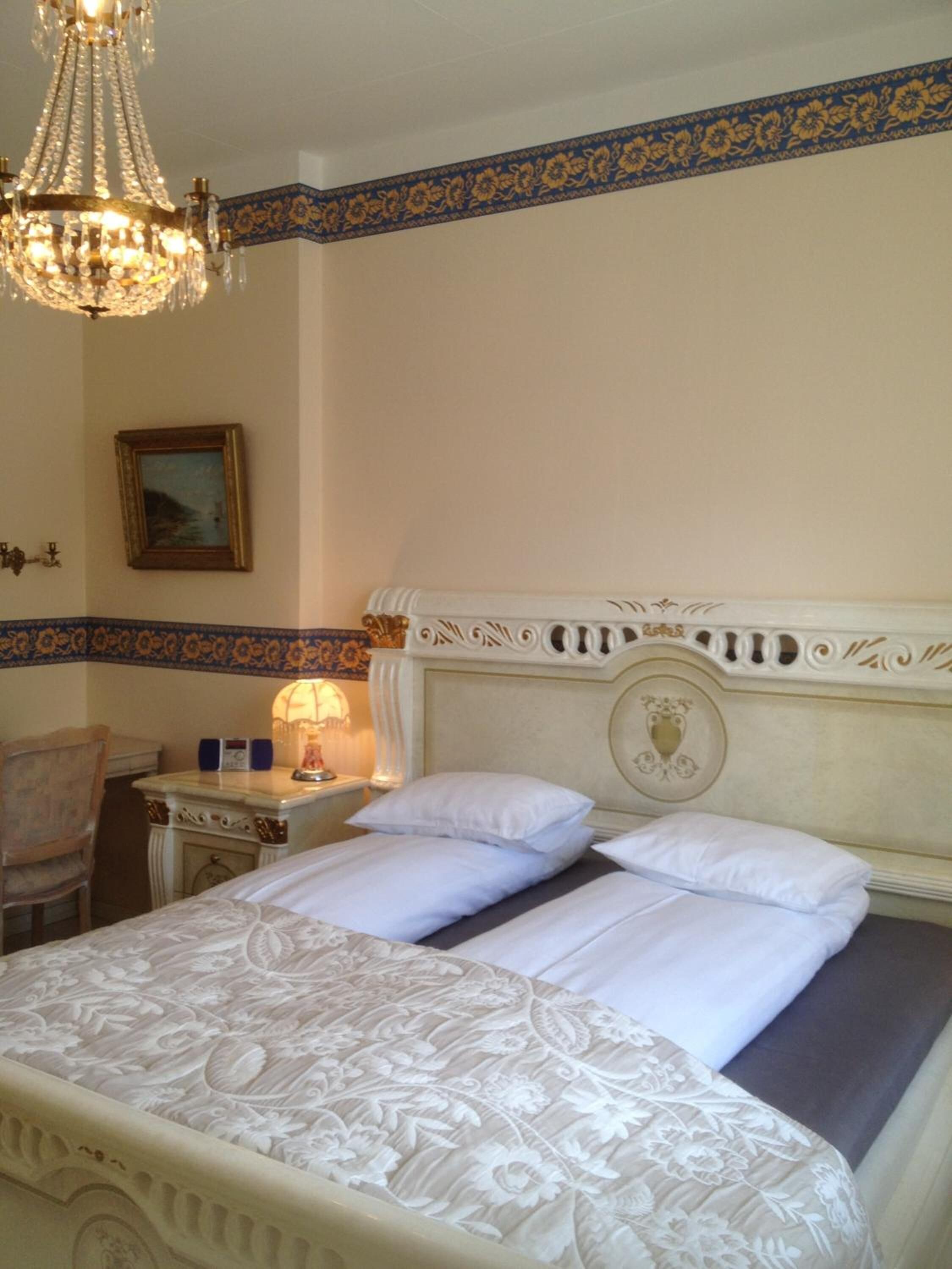 desk, iron/ironing board, cots/infant beds, rollaway beds