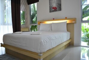2 bedrooms, in-room safe, desk, blackout curtains - Siam Twins Villa A (Rawai)