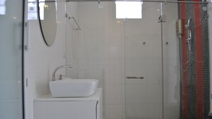 2 Bedroom Villa | Badkamer