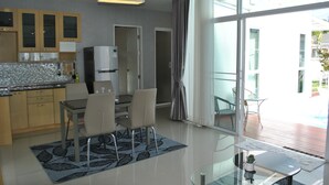 2 Bedroom Villa | Dineren in de kamer