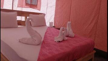 Deluxe Duplex, 1 Double Bed, Smoking | Rollaway beds, bed sheets