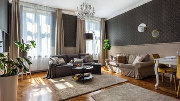 Signature Apartment, 2 Bedrooms, Non Smoking, 2 Bathrooms (Spacious, Sarego 28 Street) | Living room | Flat-screen TV