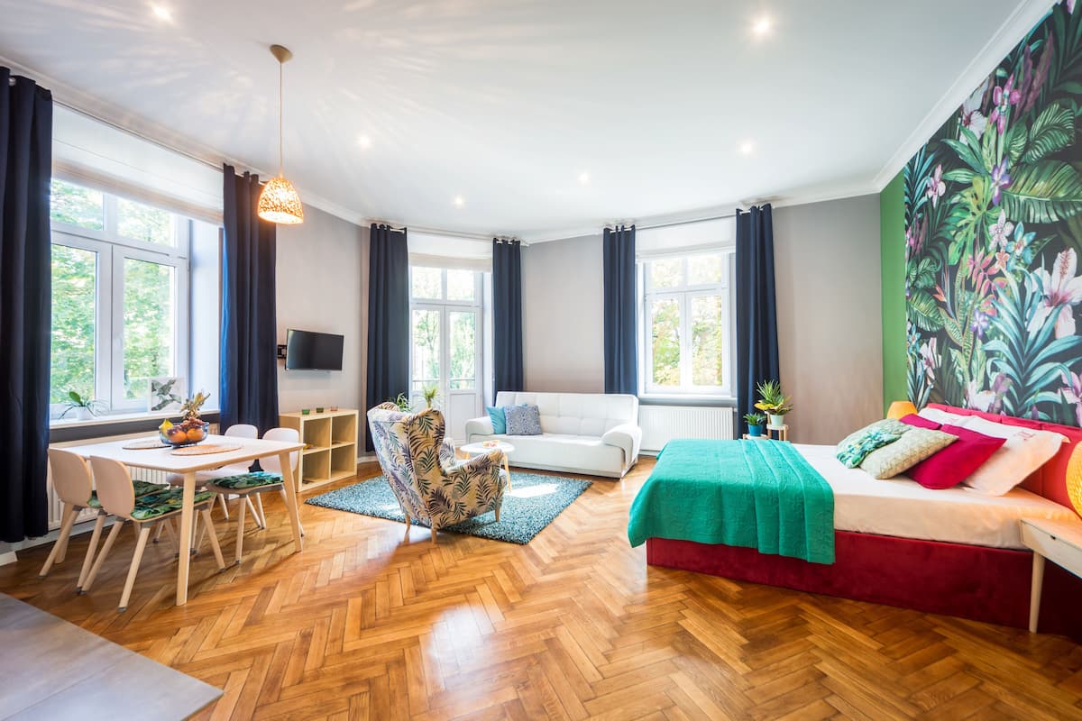 Apartemen Desain, 1 kamar tidur, Bebas Asap Rokok, balkon (Jungle, Sarego 28 Street) | 2 kamar tidur dan seprai premium