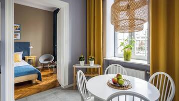 Apartamento família, 1 quarto, para não fumantes, 2 banheiros (Sarego 28 Street) | Sala de estar | TV de tela plana