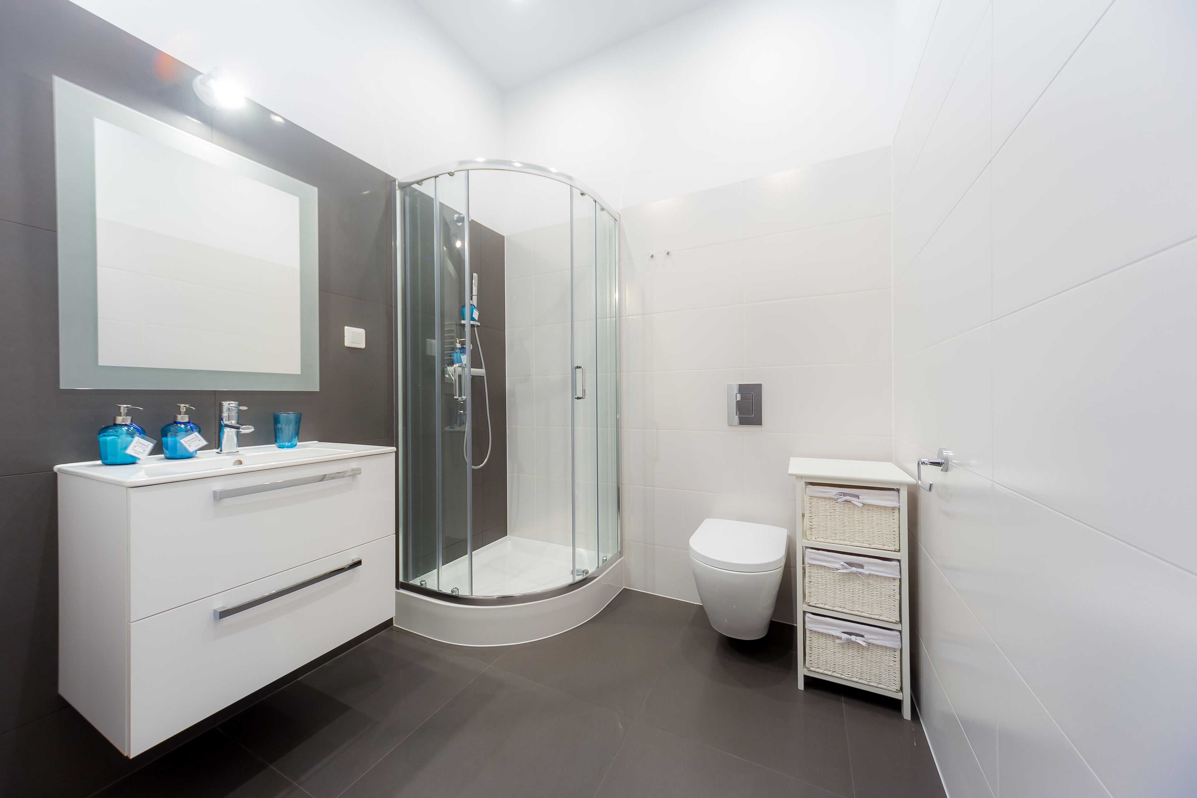Signature Apartment, 2 Bedrooms, Non Smoking, 2 Bathrooms (Spacious, Sarego 28 Street) | Bathroom | Shower, free toiletries, hair dryer, towels