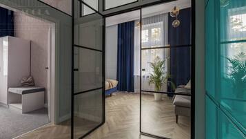 Ropa de cama de alta calidad y muebles diferentes