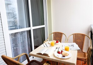 Departamento, 2 habitaciones, balcón | Terraza o patio