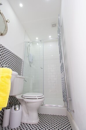 Bathroom - Modern Design House (Liverpool)