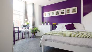 6 bedrooms, desk, iron/ironing board, free cots/infant beds