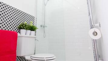 House, 6 Bedrooms | Bathroom