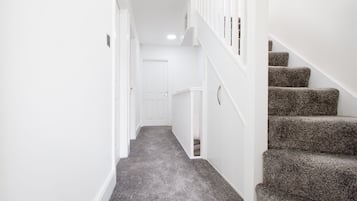 House, 6 Bedrooms | Living area