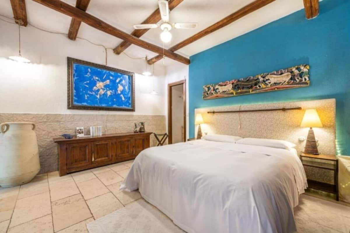 Classic Double Room (Vista Patio) | In-room safe, individually decorated, desk, soundproofing