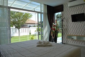 2 bedrooms, in-room safe, desk, blackout drapes - Siam Twins Villa B (Rawai)